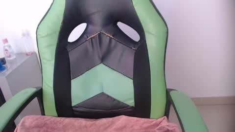 Trixie 3 online show from April 12, 2026, 7:52 pm