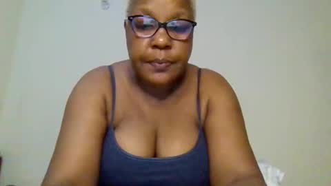 Snapshot of weaverbird25 chatting on April 15, 2026, 9:48 pm weaverbird25 online show from April 15, 2026, 9:48 pm