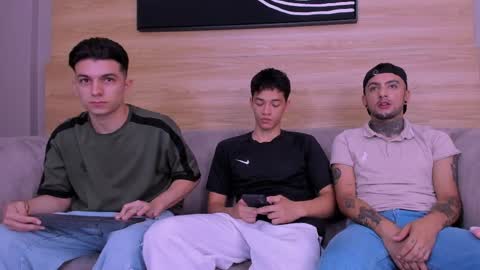 Jhonny Dick  his neighbors. online show from May 12, 2026, 7:55 pm