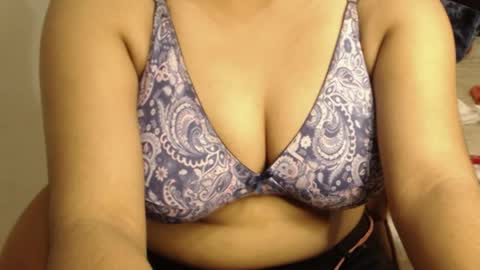 mina online show from April 16, 2026, 2:29 pm