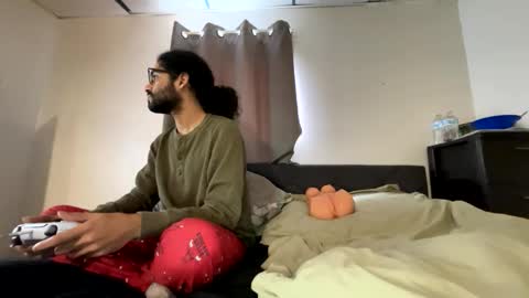 ShootingWebs online show from December 14, 2025, 7:07 pm