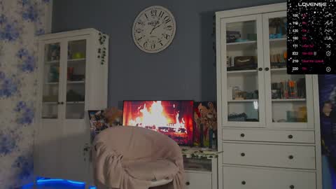 Snapshot of weed_princesss chatting on December 30, 2024, 5:34 pm moon online show from December 30, 2024, 5:34 pm