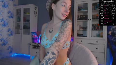 Snapshot of weed_princesss chatting on January 10, 2025, 12:15 pm moon online show from January 10, 2025, 12:15 pm