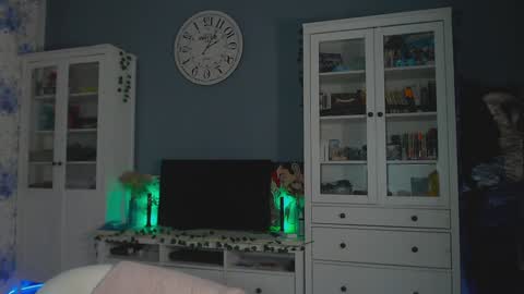 Snapshot of weed_princesss chatting on January 23, 2025, 3:11 pm moon online show from January 23, 2025, 3:11 pm