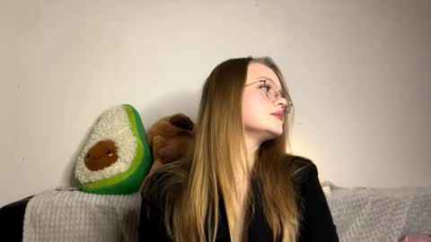 Elise online show from December 1, 2025, 5:18 pm