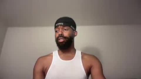 Snapshot of wellpackaged_ chatting on August 4, 2026, 1:25 pm Langston online show from August 4, 2026, 1:25 pm
