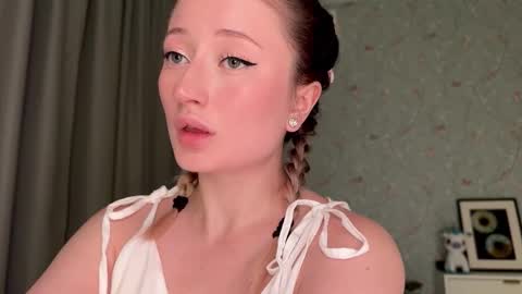 Daisy    online show from October 28, 2025, 5:04 pm