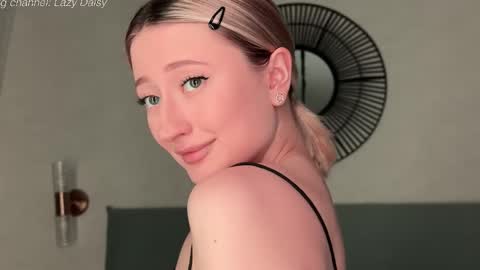 Daisy    online show from March 3, 2026, 5:52 pm