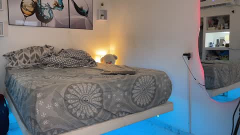 Wendy Alex online show from February 6, 2025, 12:33 am