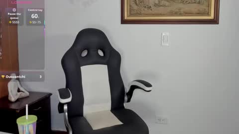 Wendy Marshall  online show from November 10, 2025, 7:24 pm