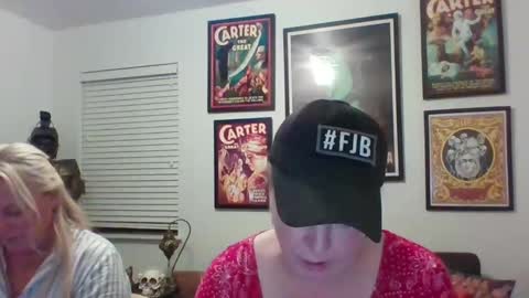 Snapshot of wendycu chatting on December 17, 2024, 3:17 am WendyCU online show from December 17, 2024, 3:17 am