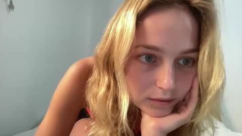 wenus_ss online show from March 1, 2026, 8:33 pm