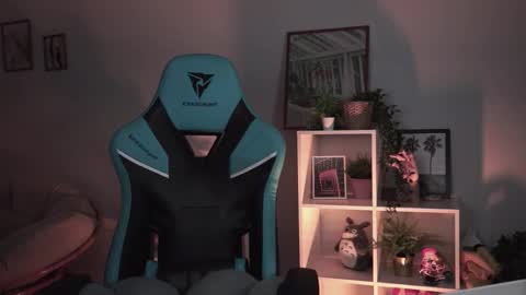 little girl who is always rightLisa online show from February 24, 2025, 1:46 am