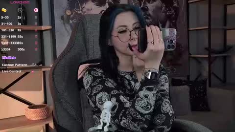 little girl who is always rightLisa online show from November 25, 2025, 1:27 am