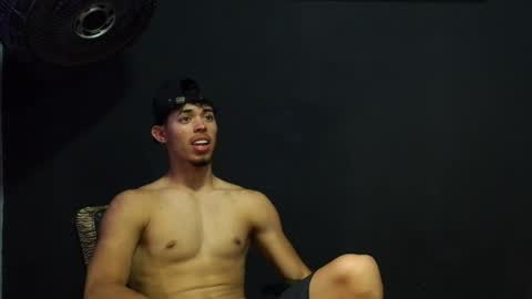 wesley_77 online show from April 17, 2026, 10:35 pm