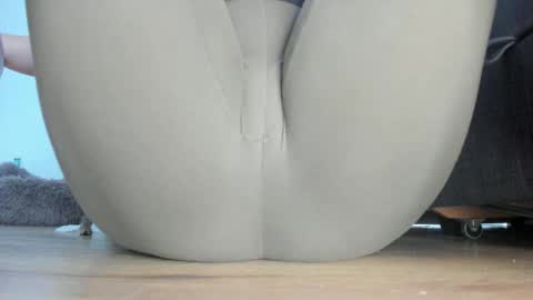 Snapshot of wet_pants2022 chatting on May 19, 2026, 10:43 am wet_pants2022 online show from May 19, 2026, 10:43 am