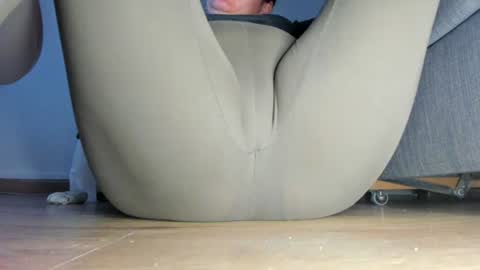 Snapshot of wet_pants2022 chatting on July 25, 2026, 7:00 pm wet_pants2022 online show from July 25, 2026, 7:00 pm