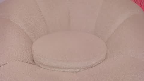 Sara  online show from December 12, 2024, 2:00 pm