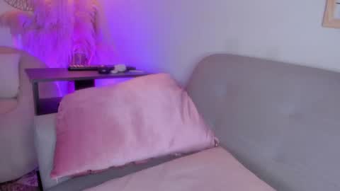 Sara  online show from February 5, 2025, 9:50 pm