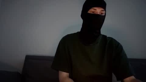 whispero_o online show from October 25, 2025, 2:52 am