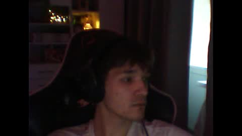 whitekingg online show from November 24, 2025, 12:05 pm