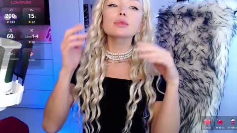 WhiteLaBunny online show from October 16, 2025, 9:43 am