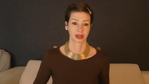 White Queen online show from September 21, 2025, 7:10 am