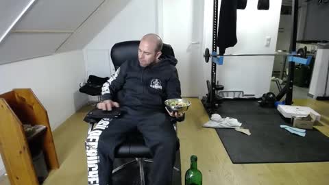 whiterabbit_86 online show from December 14, 2024, 6:09 pm