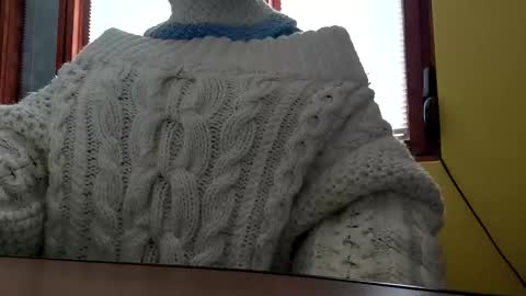 whitesweater online show from November 10, 2025, 8:13 am