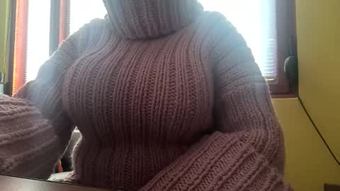 whitesweater online show from January 12, 2026, 7:57 am