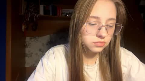Vicky online show from April 6, 2026, 8:21 pm