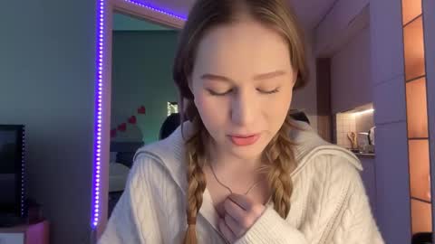 Snapshot of whoisalisa chatting on December 2, 2024, 6:30 am Alisa online show from December 2, 2024, 6:30 am
