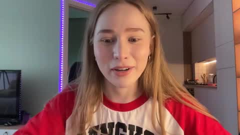 Snapshot of whoisalisa chatting on December 10, 2024, 9:44 am Alisa online show from December 10, 2024, 9:44 am