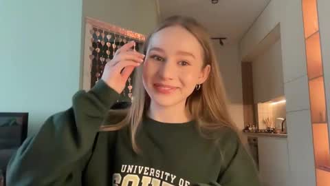 Snapshot of whoisalisa chatting on February 27, 2025, 6:40 am Alisa online show from February 27, 2025, 6:40 am