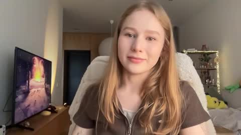 Snapshot of whoisalisa chatting on September 19, 2025, 7:32 am Alisa online show from September 19, 2025, 7:32 am