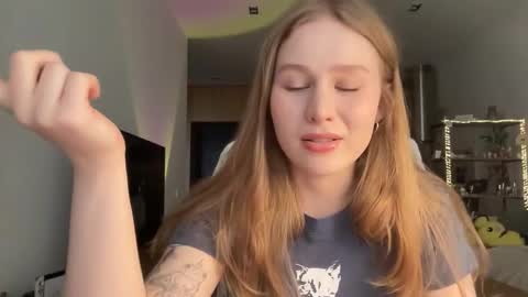 Snapshot of whoisalisa chatting on October 14, 2025, 7:42 am Alisa online show from October 14, 2025, 7:42 am