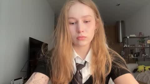 Snapshot of whoisalisa chatting on October 17, 2025, 7:44 am Alisa online show from October 17, 2025, 7:44 am