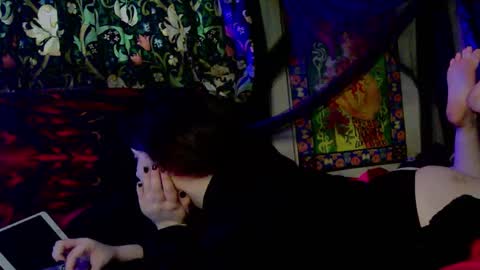 whoisnoxx online show from December 4, 2025, 12:36 pm