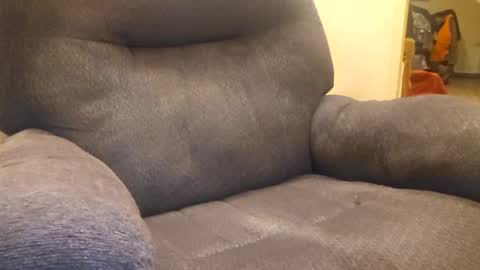 whorekneeweeny online show from December 4, 2024, 4:21 am