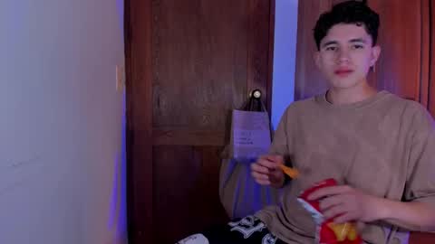 whos_he online show from December 21, 2025, 8:16 pm