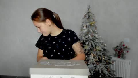 Snapshot of why_again_me chatting on December 28, 2024, 11:37 pm Veronica online show from December 28, 2024, 11:37 pm