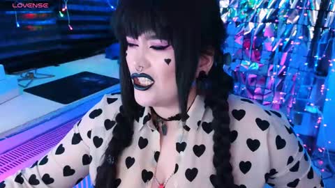 Snapshot of wickedxqueen chatting on February 23, 2025, 10:31 pm Laura online show from February 23, 2025, 10:31 pm