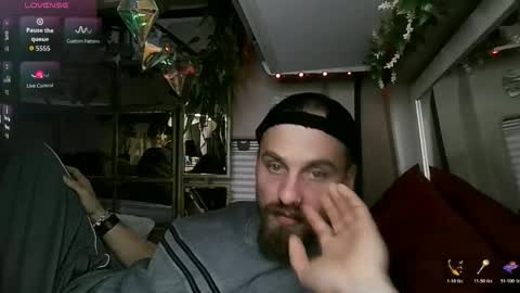 wilclyde1996 online show from November 28, 2025, 3:20 am