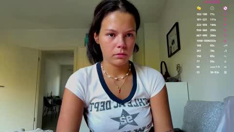 Mia online show from October 2, 2025, 7:15 am