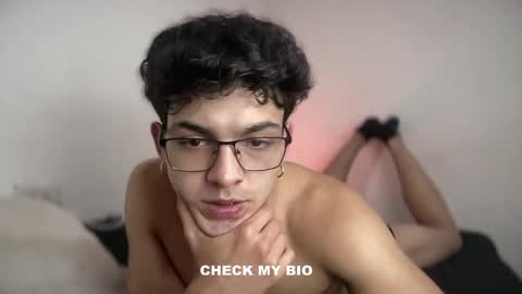 WildDesire online show from April 29, 2026, 3:54 am