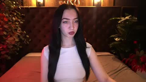 Snapshot of wildkittenx_ chatting on April 27, 2026, 5:49 am Alena online show from April 27, 2026, 5:49 am