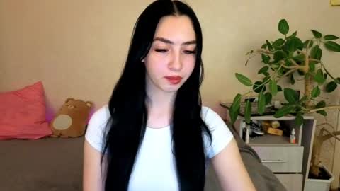 Snapshot of wildkittenx_ chatting on May 16, 2026, 6:21 am Alena online show from May 16, 2026, 6:21 am