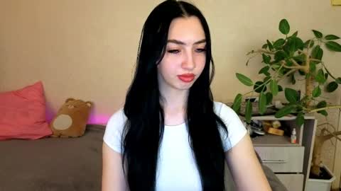 Snapshot of wildkittenx_ chatting on May 16, 2026, 6:43 am Alena online show from May 16, 2026, 6:43 am