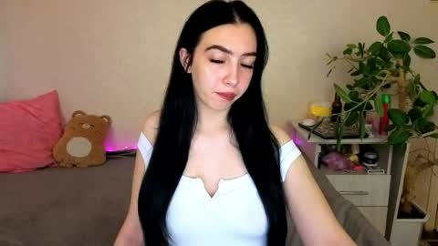 Snapshot of wildkittenx_ chatting on May 19, 2026, 5:03 am Alena online show from May 19, 2026, 5:03 am