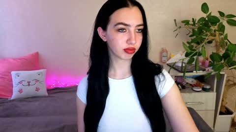 Snapshot of wildkittenx_ chatting on May 25, 2026, 5:02 am Alena online show from May 25, 2026, 5:02 am